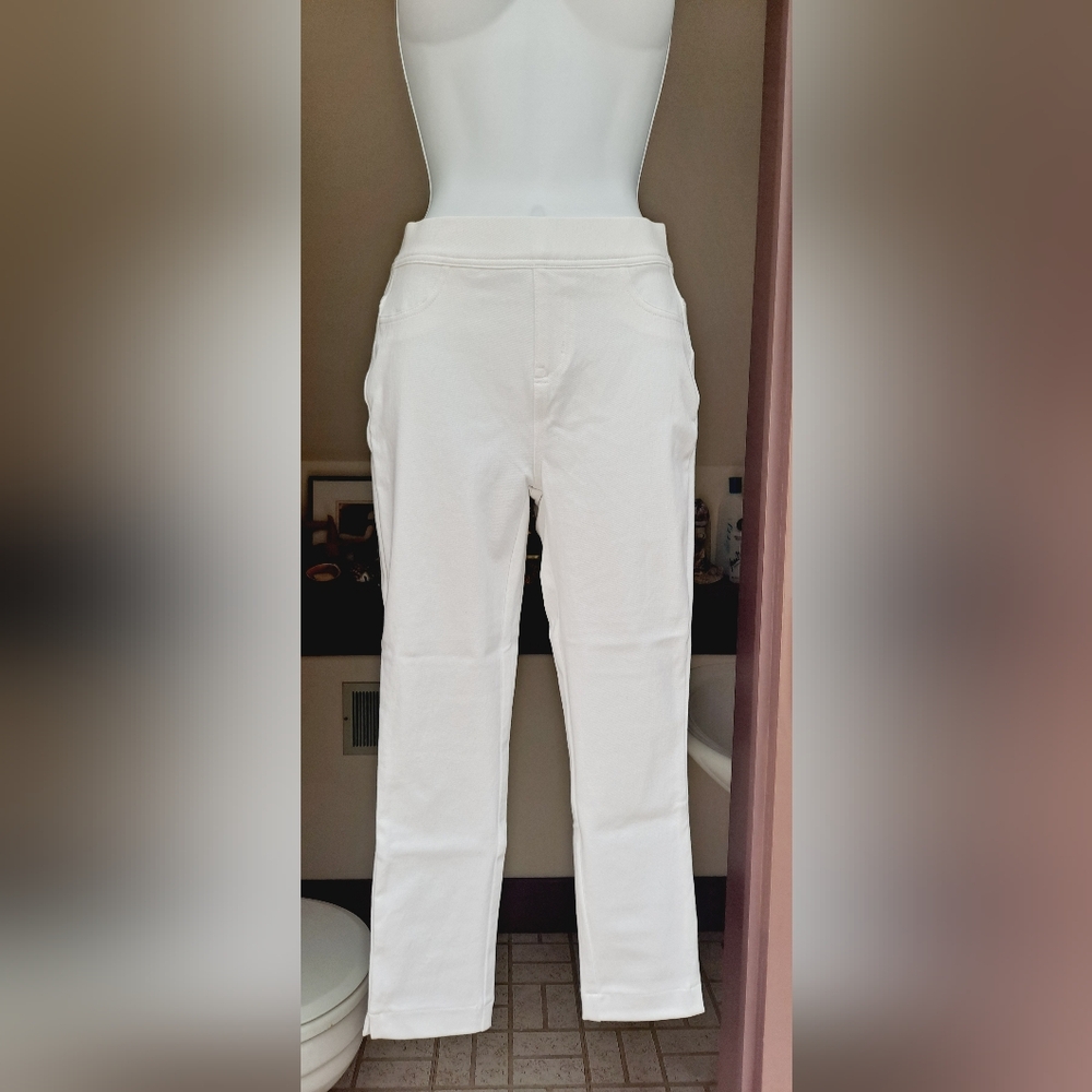 NWT BRAND NEW Time and Tru Fitted Stretch Capri Pocket Capri Jeggings Leggings S